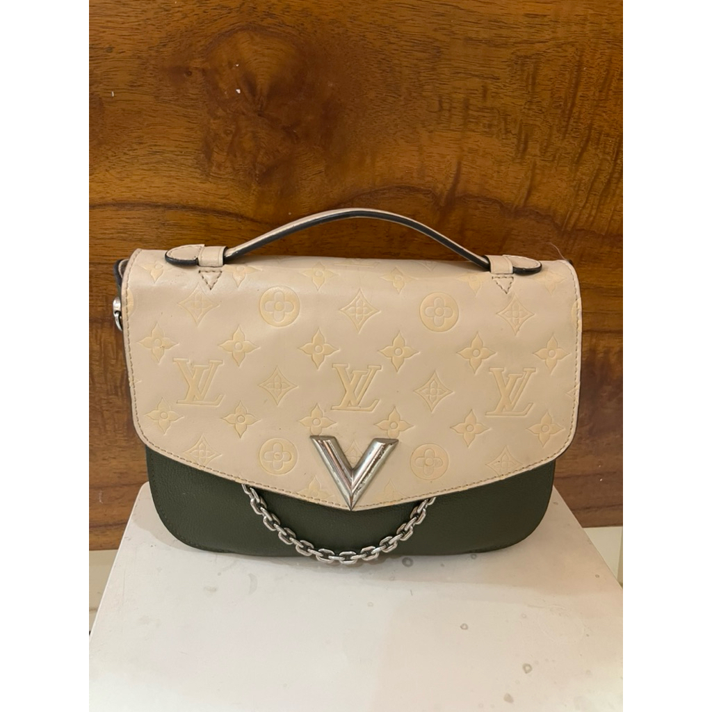 Tas Louis Vouitton: LV Very Messenger Saddle Bag