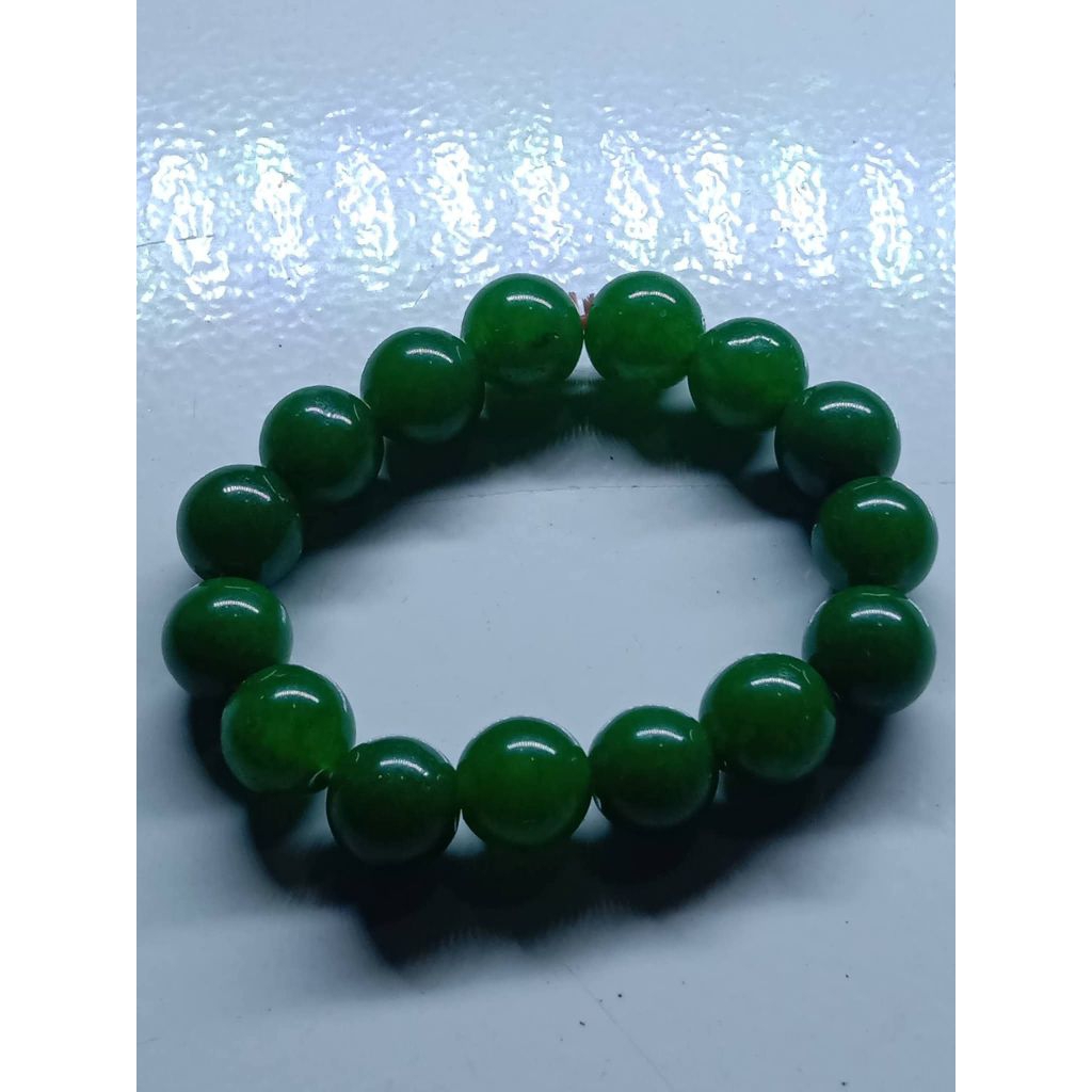 Gelang berbahan batu giok