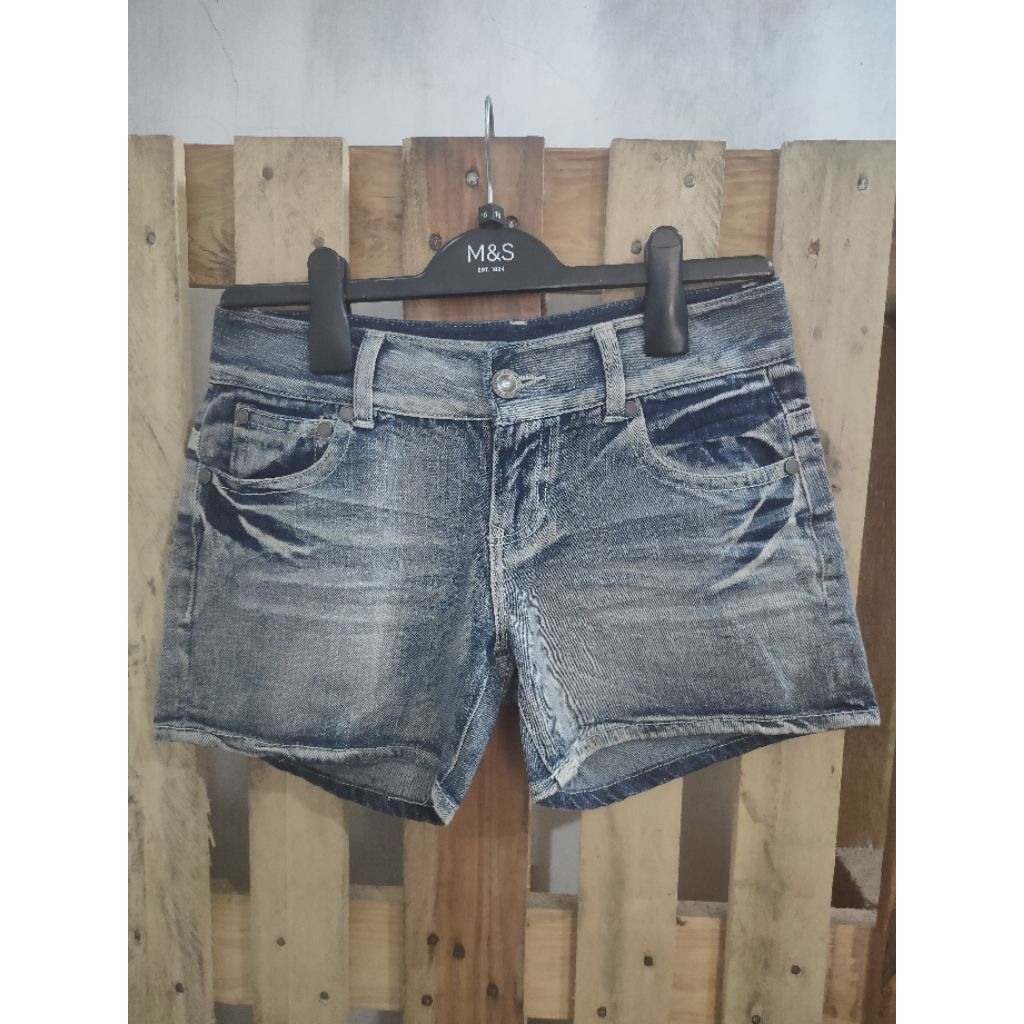 Celana Pendek Wanita Bekas pakai