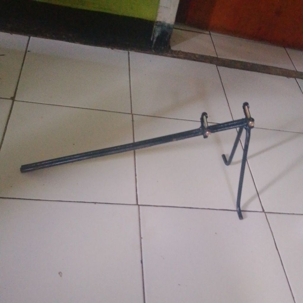 dudukan kincir dinamo