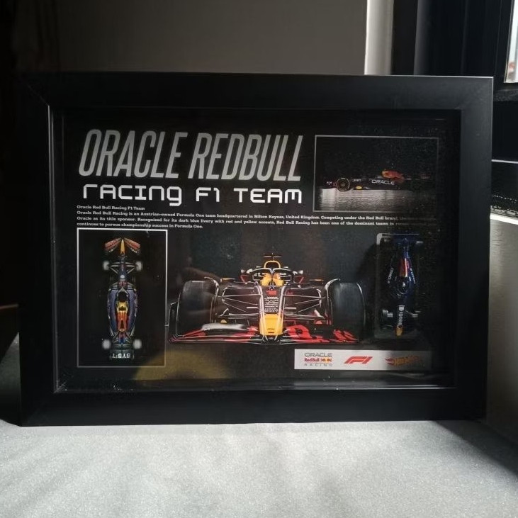 F1 Hot Wheels Oracle Red Bull 2025 Livery Wall Art Frame Art Premium – Bingkai Pajangan Dinding & Me