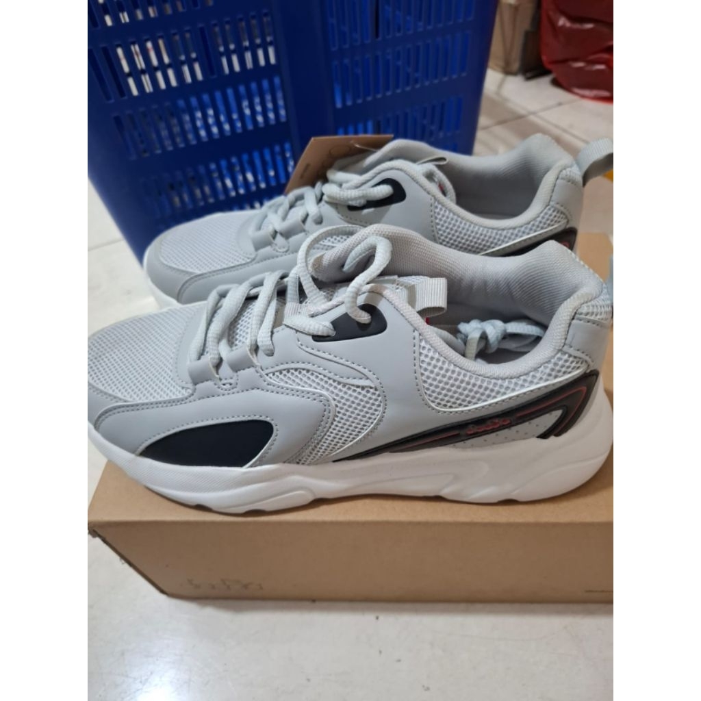 Sepatu Diadora Warna Putih