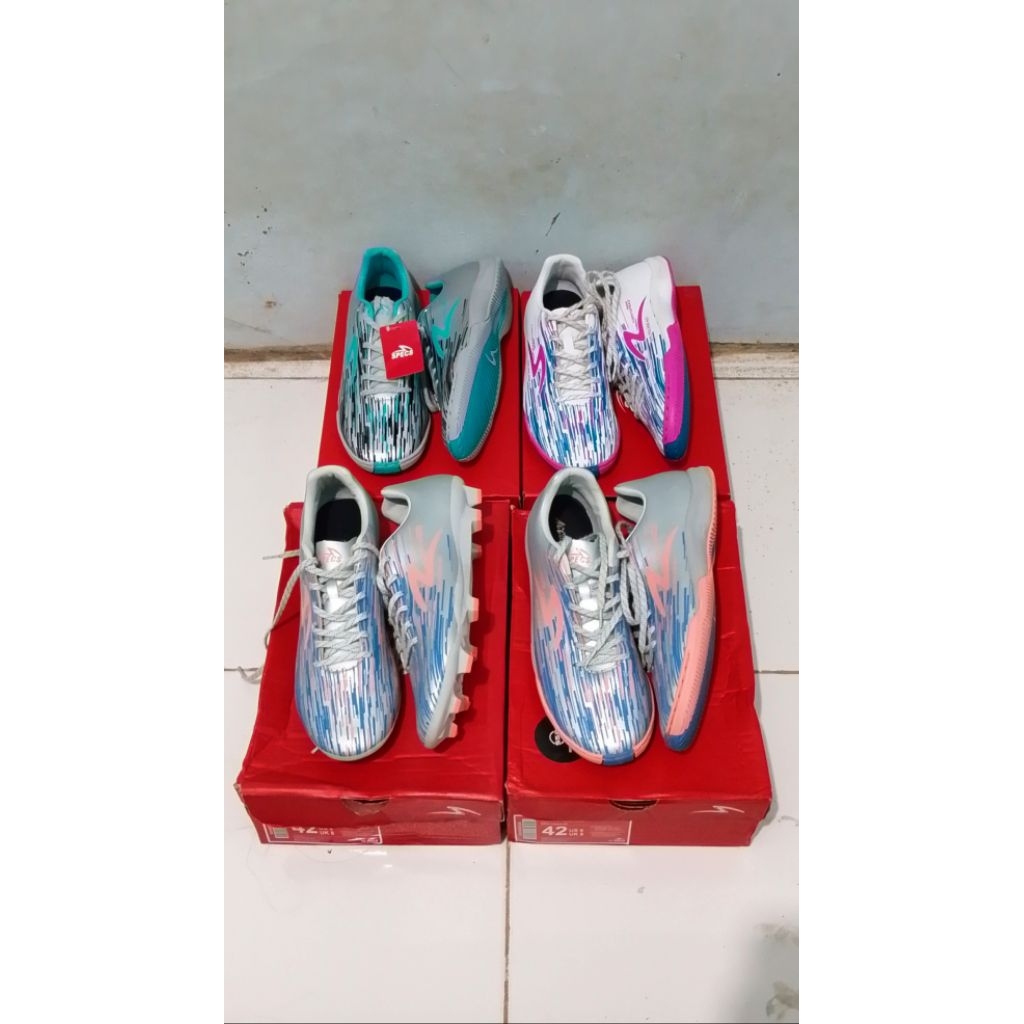 sepatu futsal & bola second