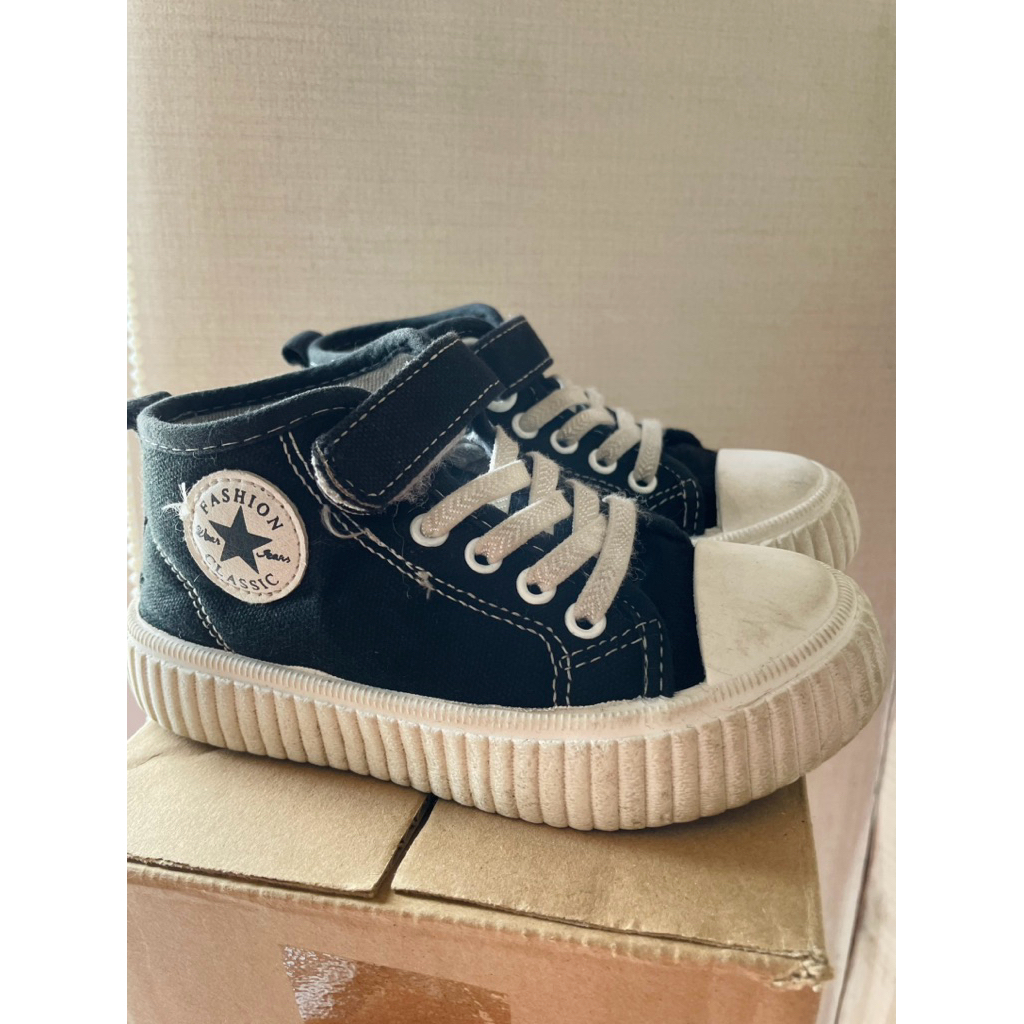PRELOVED SEPATU ANAK 2-3 TAHUN HITAM