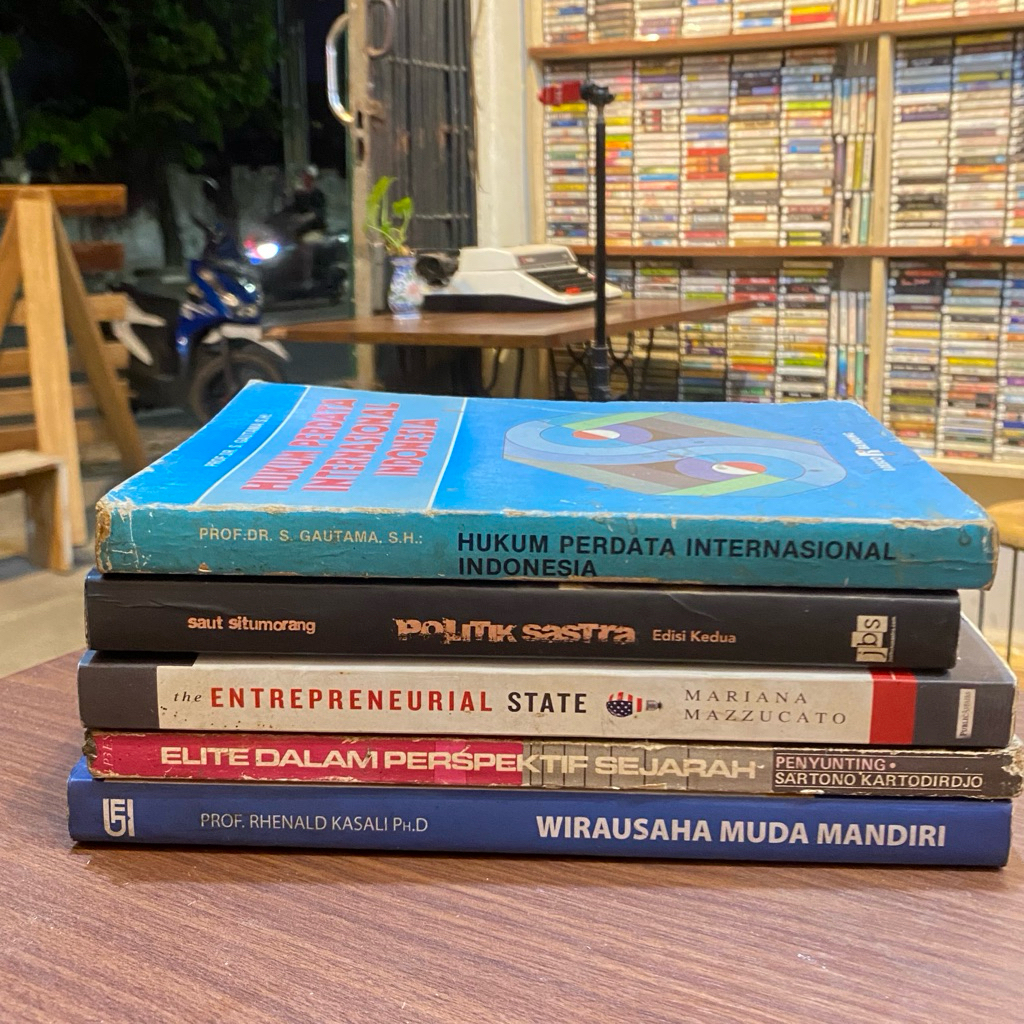 sejarah Politik orde baru | Upacara Adat Melayu | Hukum Perdata Internasional Indonesia | The Entrep