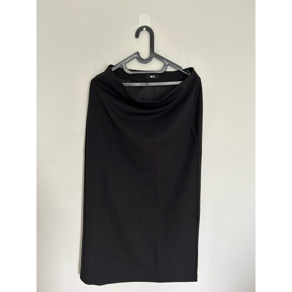 Preloved rok span brand Uniqlo size L (baru)