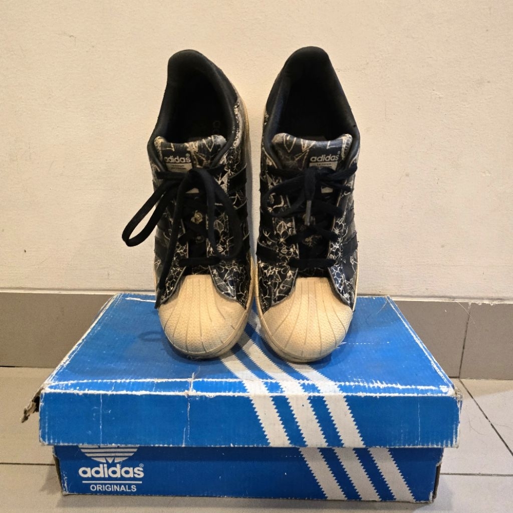 PRELOVED ADIDAS SUPERSTAR X THE FARM COMPANY BLACK FLOWER FLORAL - LIMITED EDITION RARE BA7584 SEPAT