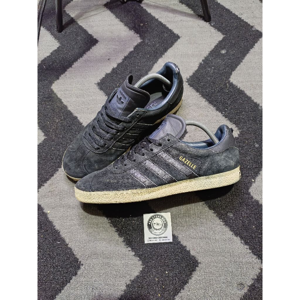 sepatu Adidas gazzele II full black second original size 43(26,5cm)