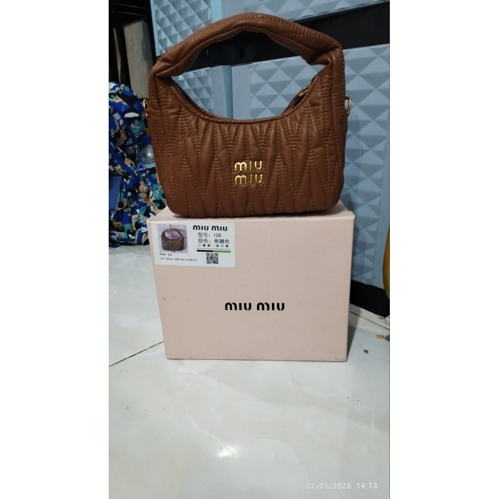 Preloved Tas selempang dan bahu miu