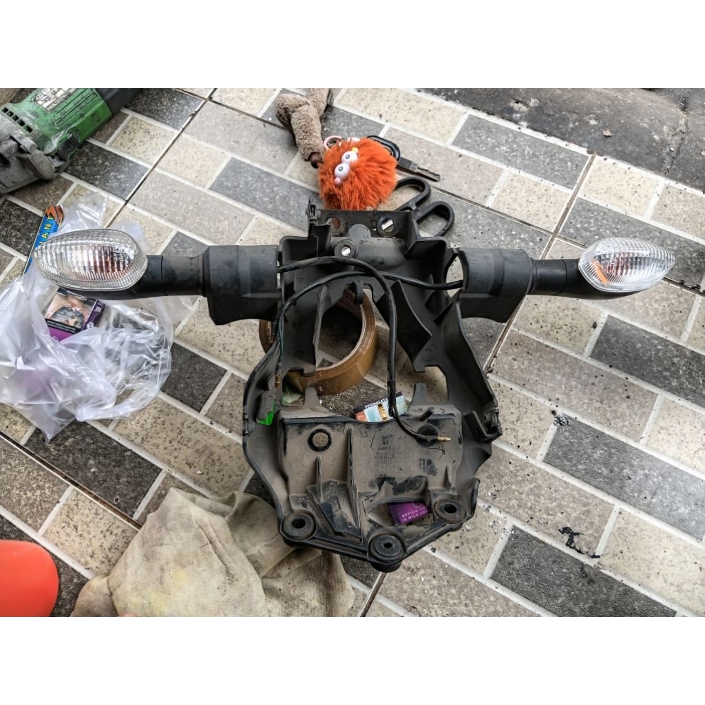 dudukan lampu byson fi set sen depan kiri dan kanan byson fi ori copotan