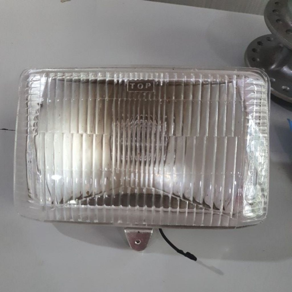 LAMPU DEPAN HONDA SUPRA C700