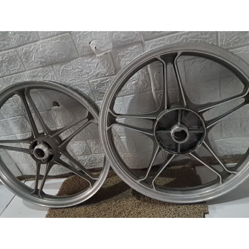 Velg pelek thunder tunder suzuki racing palang original ori copotan standar layak pakai kelengkapann
