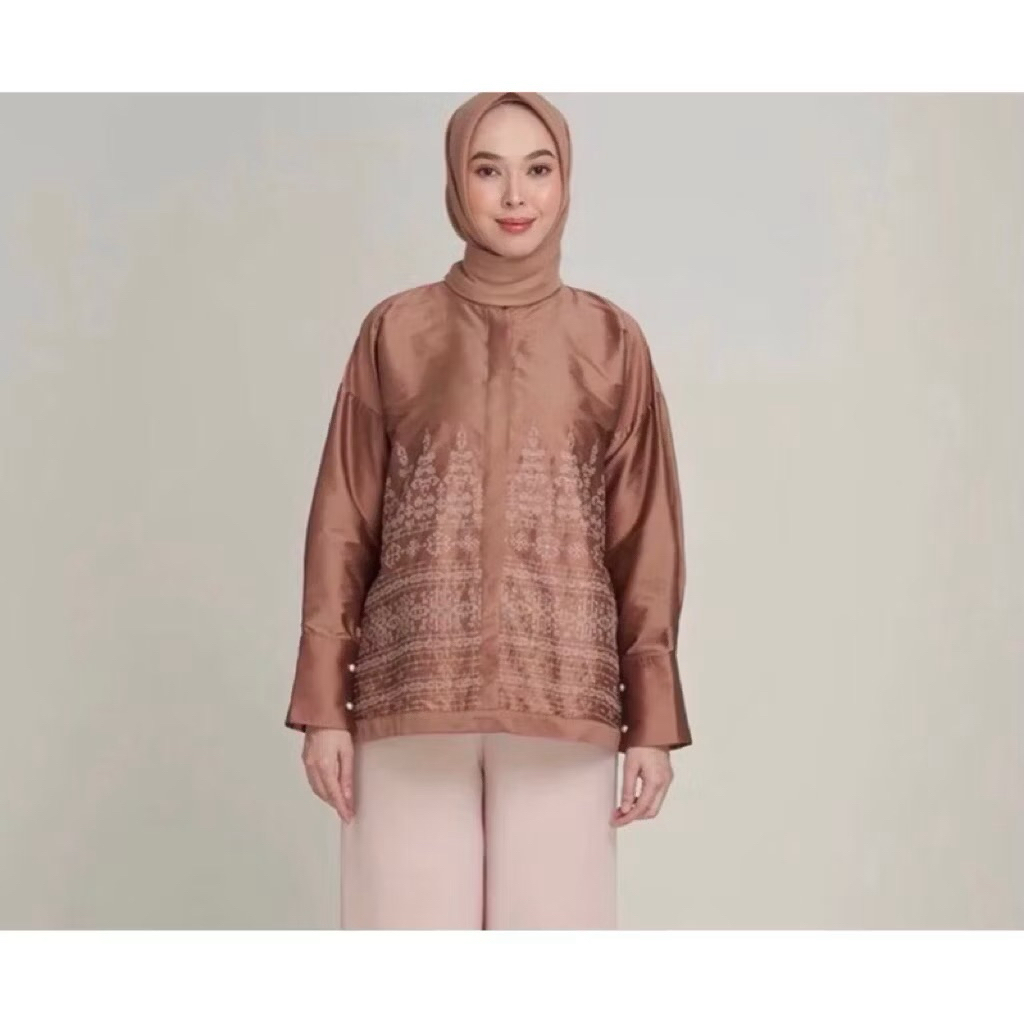 top Ria Miranda signature