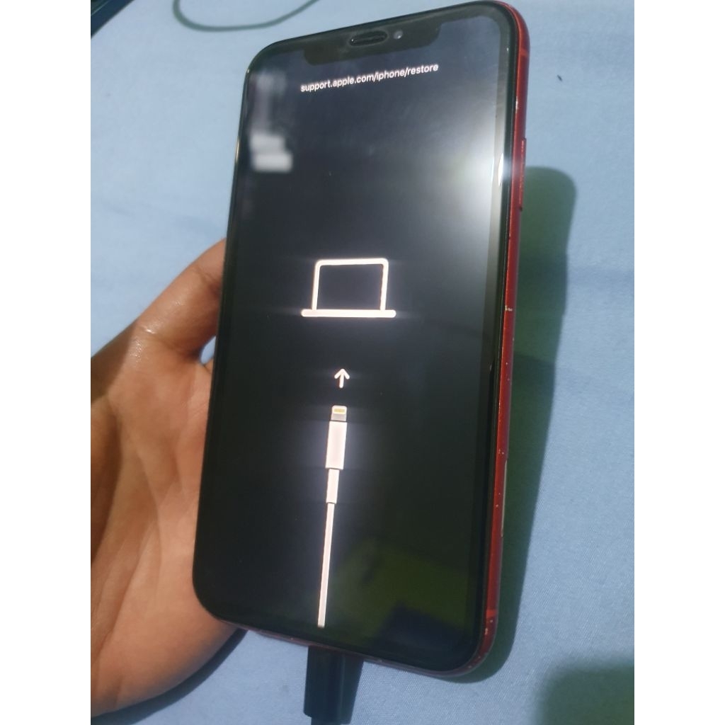 iphone XR stuck logo itunes