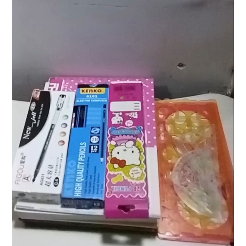 buku sidu 1 pak pensil joyko 1 pak pulpen joyko 1 pak penggaris 3 penghapus 6 Tipe-X 3 sampul buku 1