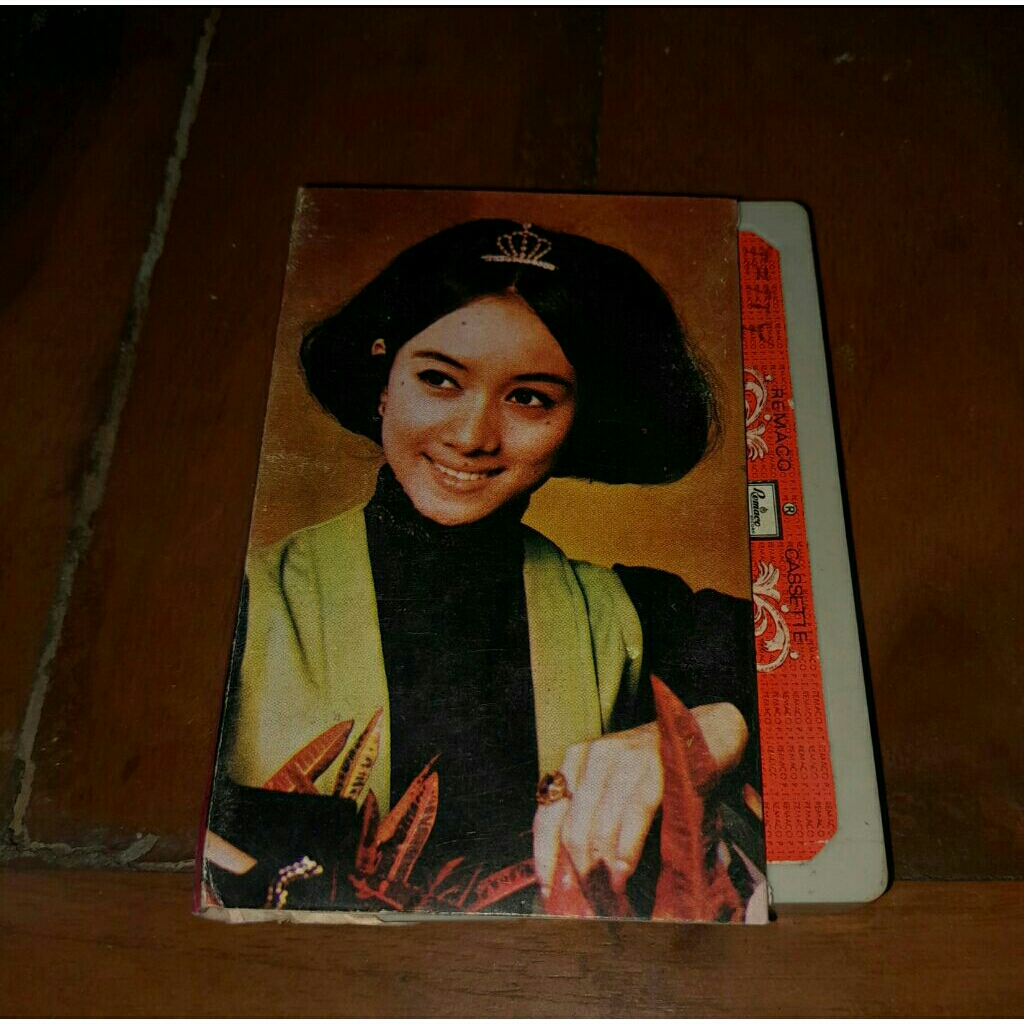 Kaset pita Titiek Sandhora