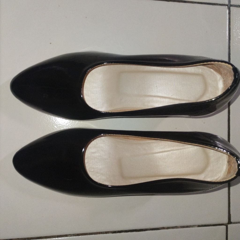 SEPATU HEELS WANITA POLOS GLOSSY BLACK HAK 5 CM