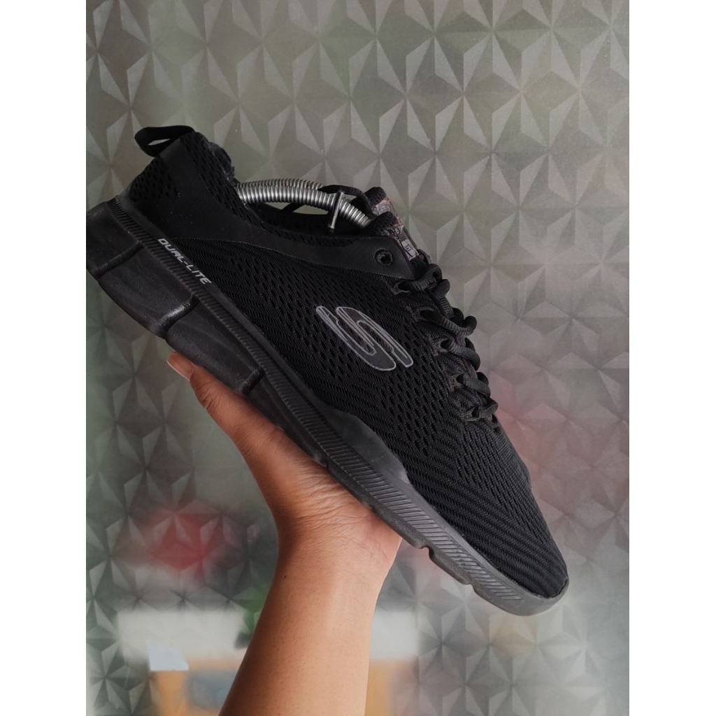 sepatu Skechers SZ 44 second bekas preloved