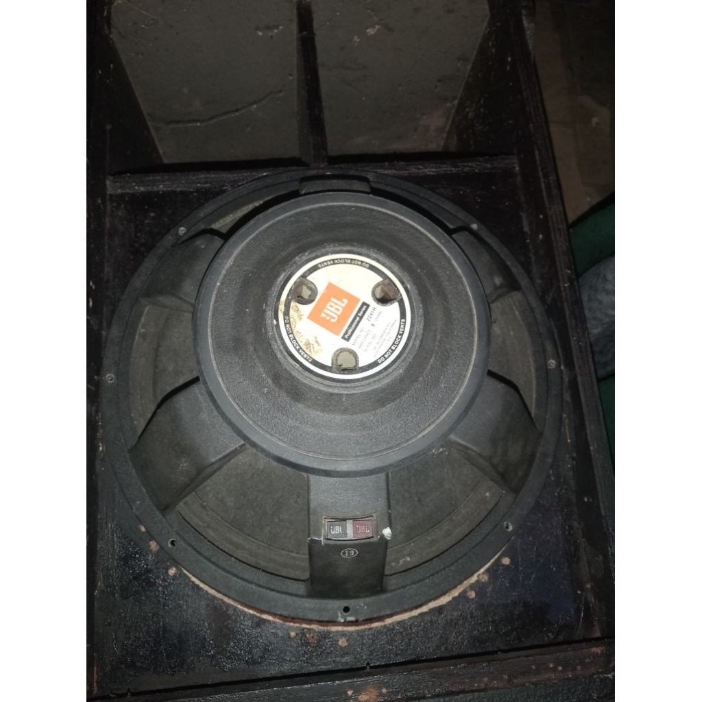 speaker jbl 18inch