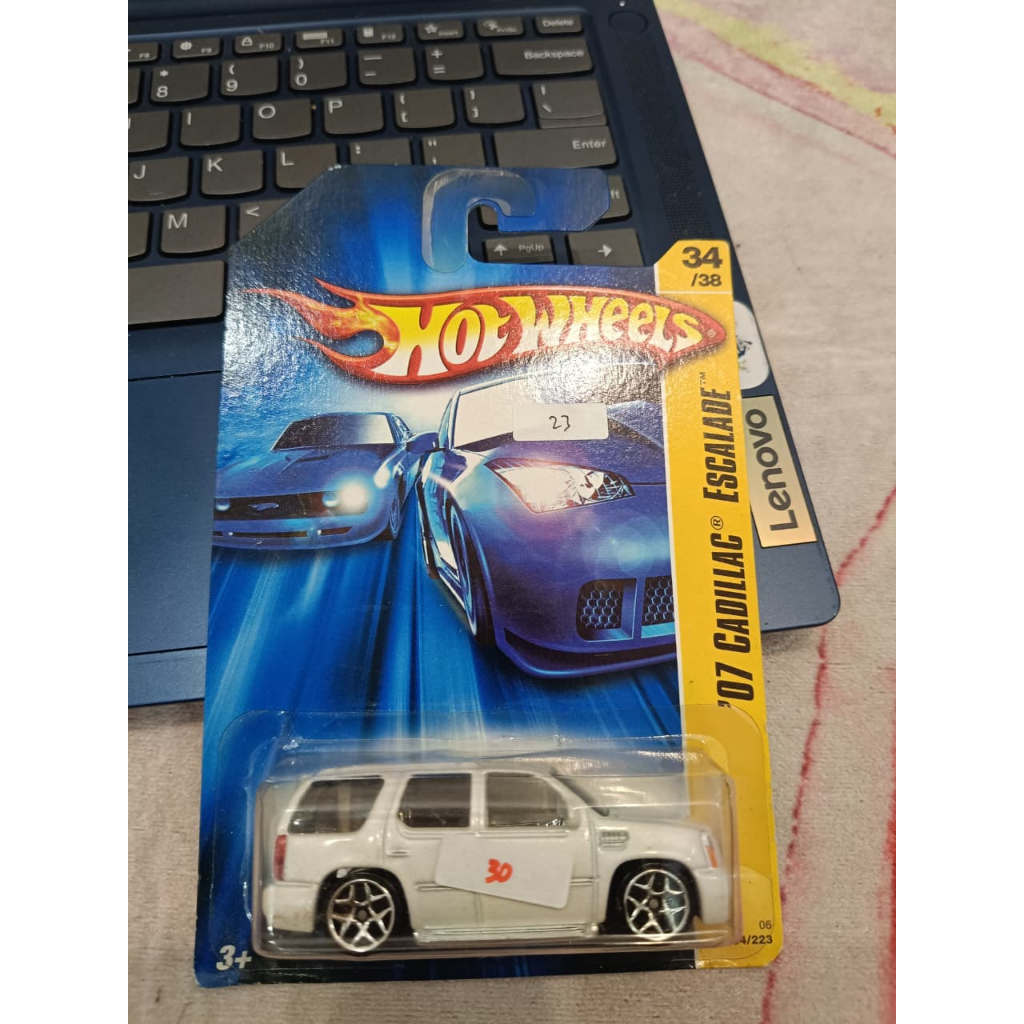 hot wheels 07 cadillac escalade white diecast