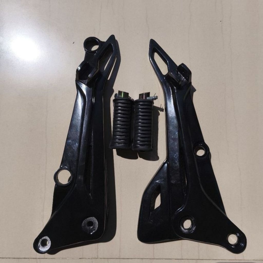 footstep dudukan belakang Smash New Titan
