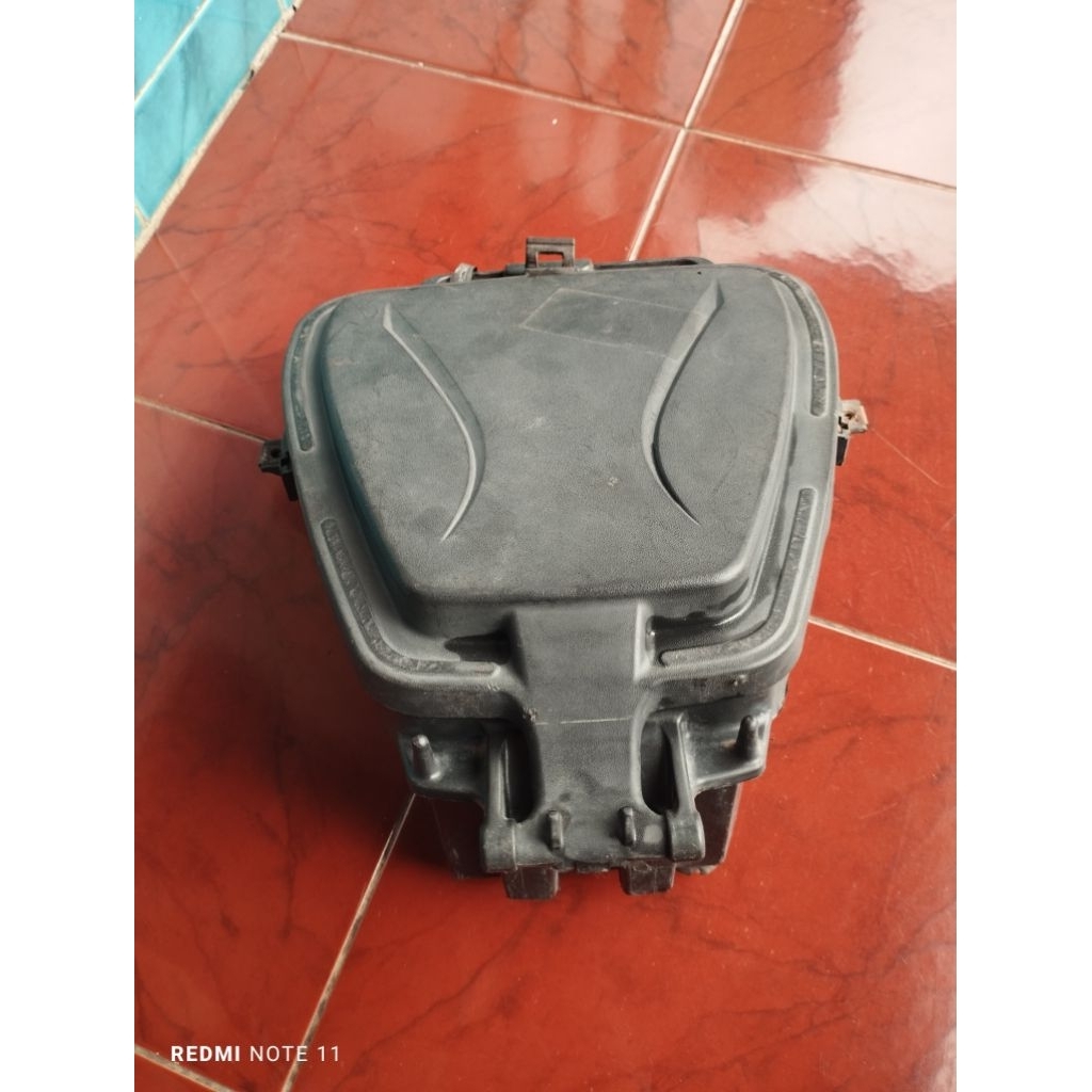 bok bagasi dudukan jok tempat aki Honda Scoopy karbu second original copotan
