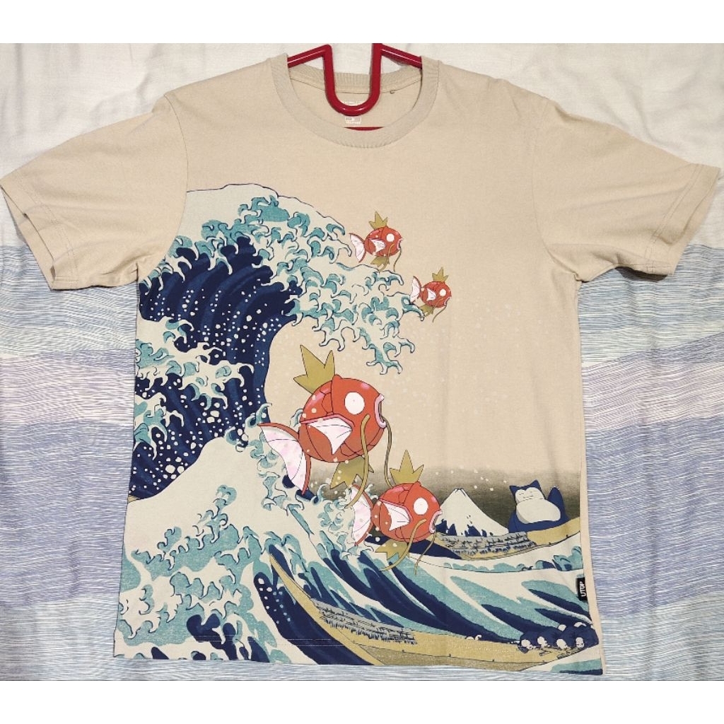 Kaos Uniqlo Pokemon - Magikarp Snorlax Hokusai wave