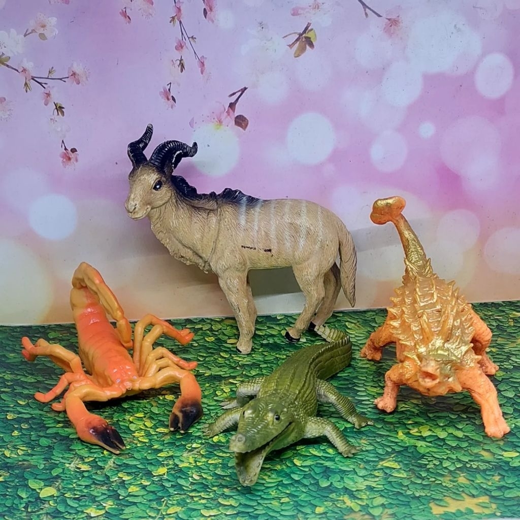 Hewan karet edukasi anak preloved kalajengking buaya kambing ankylosaurus mainan figure