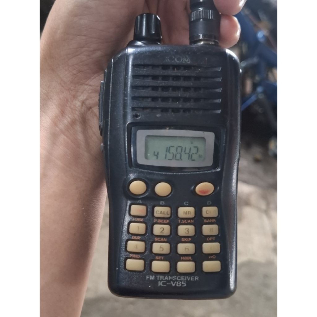 HT icom ic v85 bekas normal