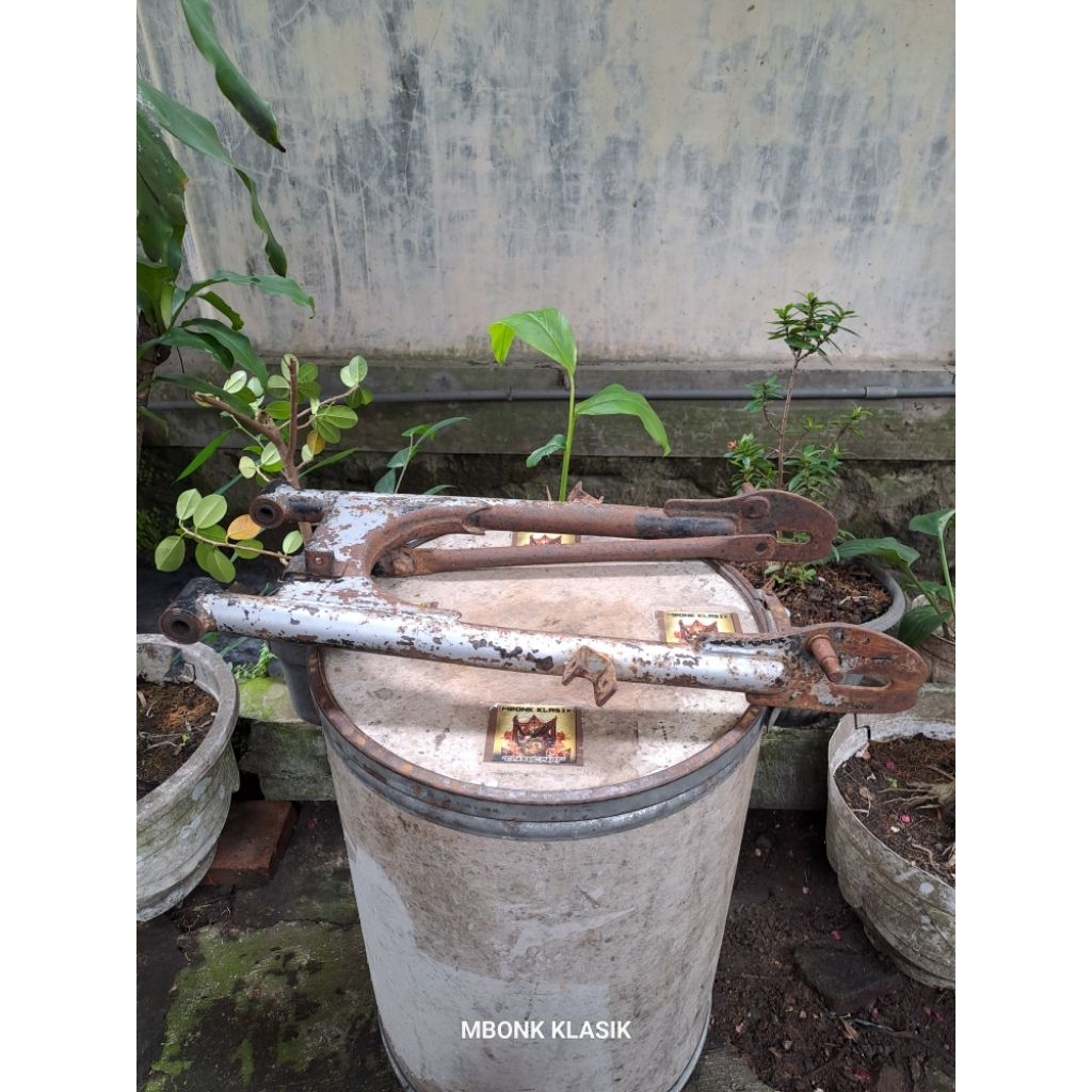 swing arm suzuki gp 100 gp 125 trs katana ORIGINAL swingarm suzuki gp100 gp125 trs katana swing arm 