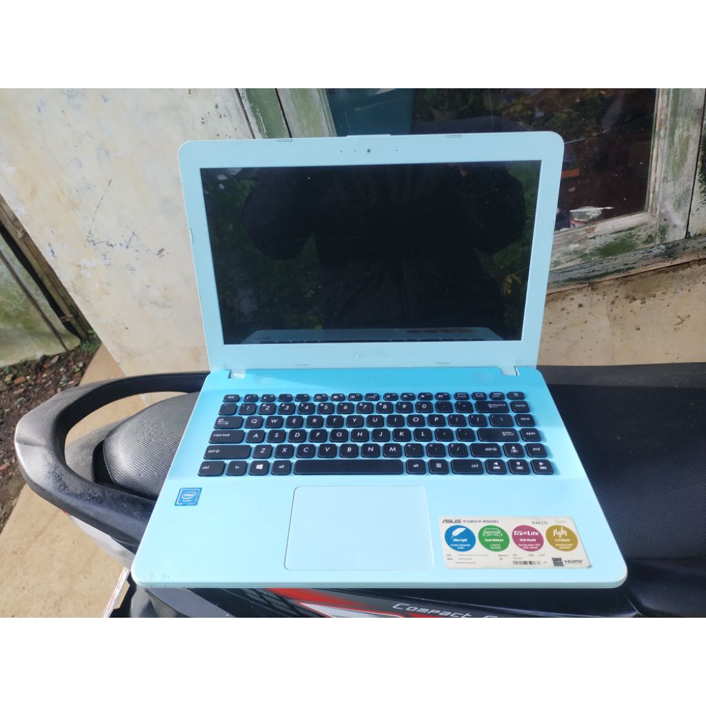 Asus Asus X441N atau X441NA Processor intel Celeron N3350