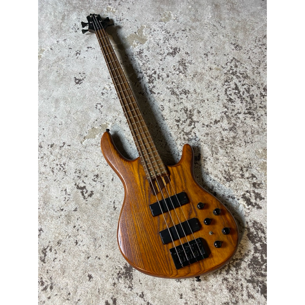 Cort Artisan B4 Bass Made in Korea