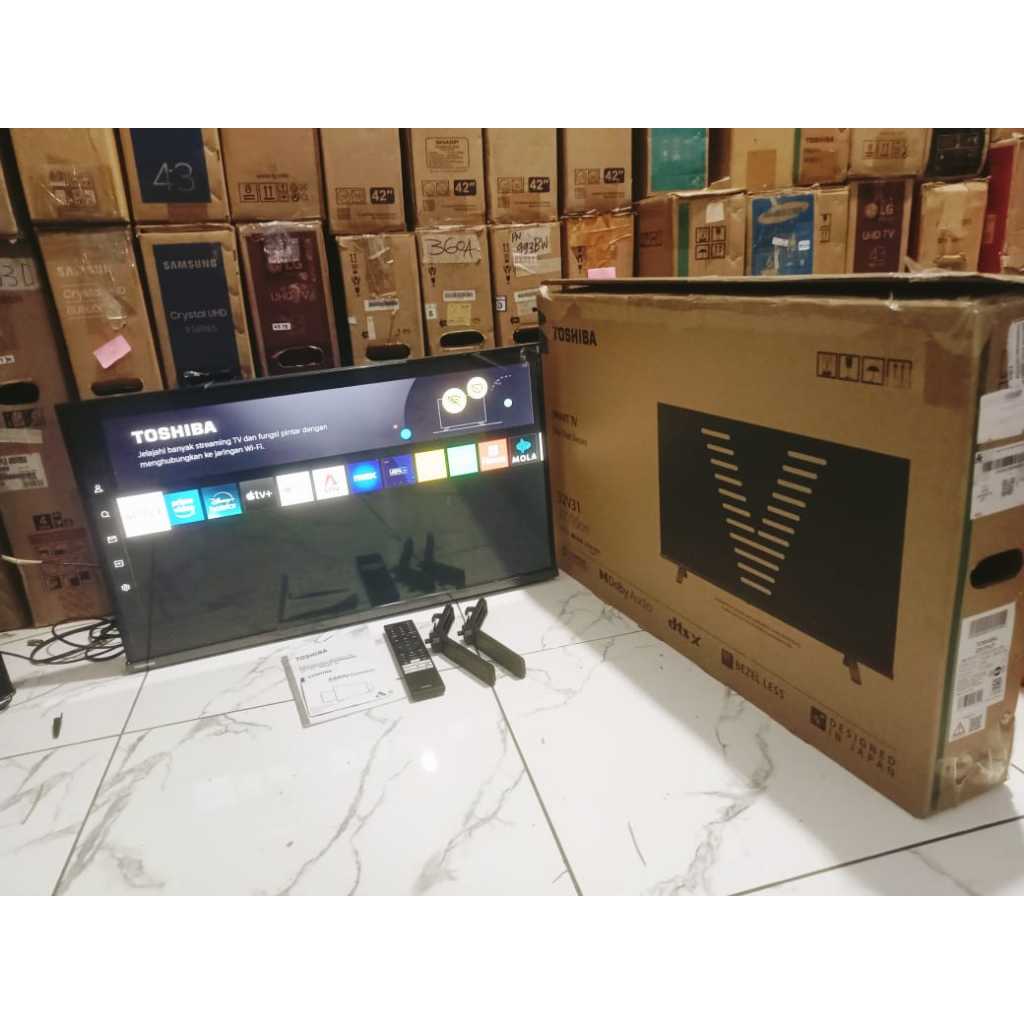 TV  LED TOSHIBA 32IN HD SMART TV YOUTUBE DIGITAL TV KONDISI BEKAS PEMAKAIAN 5772F