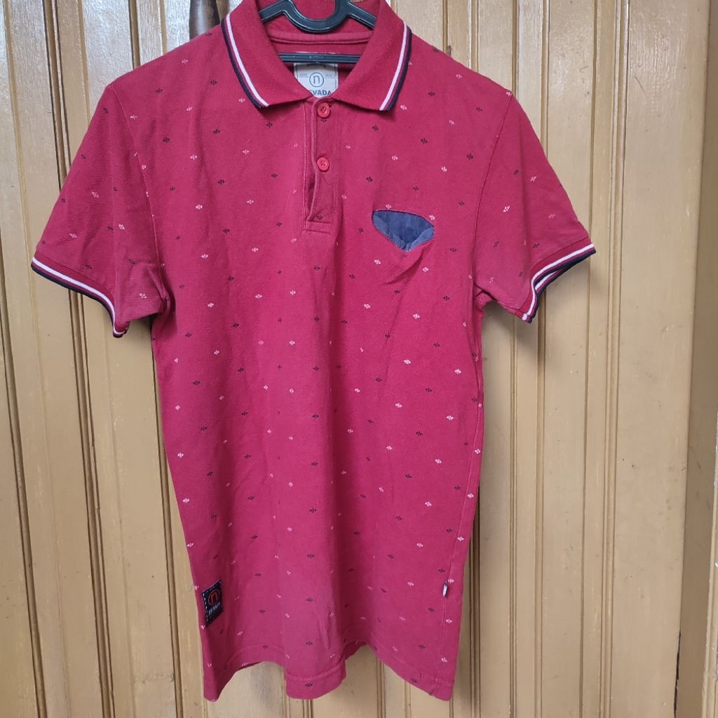 Nevada Kaos Kerah Cowok Katun Merah