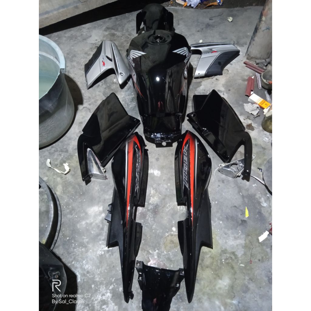 body set Tiger Revo 2009 repaint/cat baru