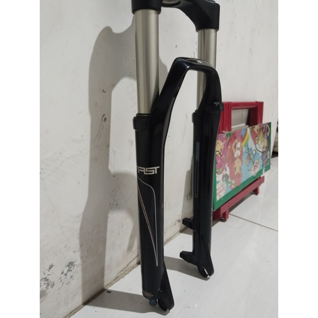 fork rst f1rst first air/angin ukuran 26 travel 100mm compression reboun