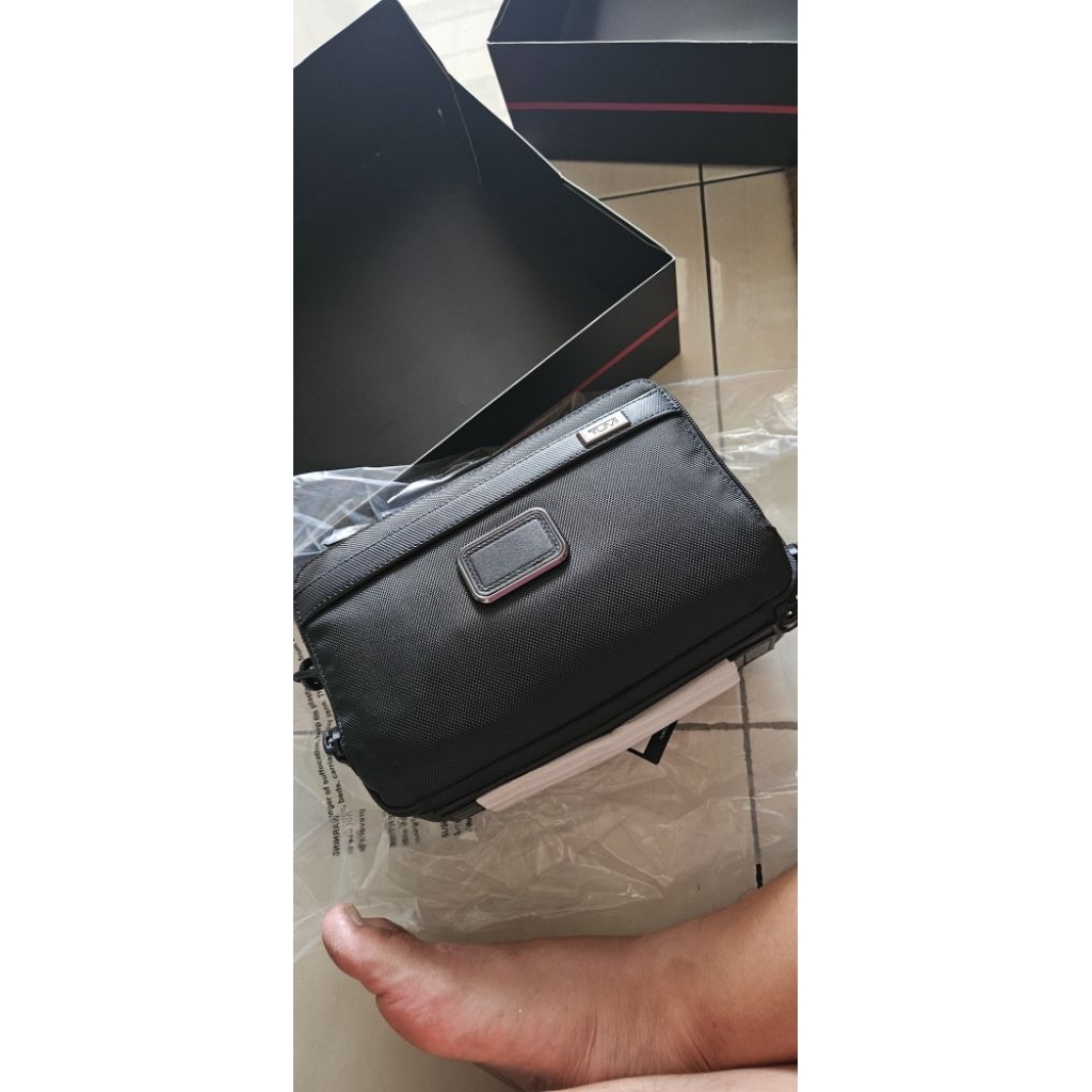 tas TUMI model alpha clutch BNIB original