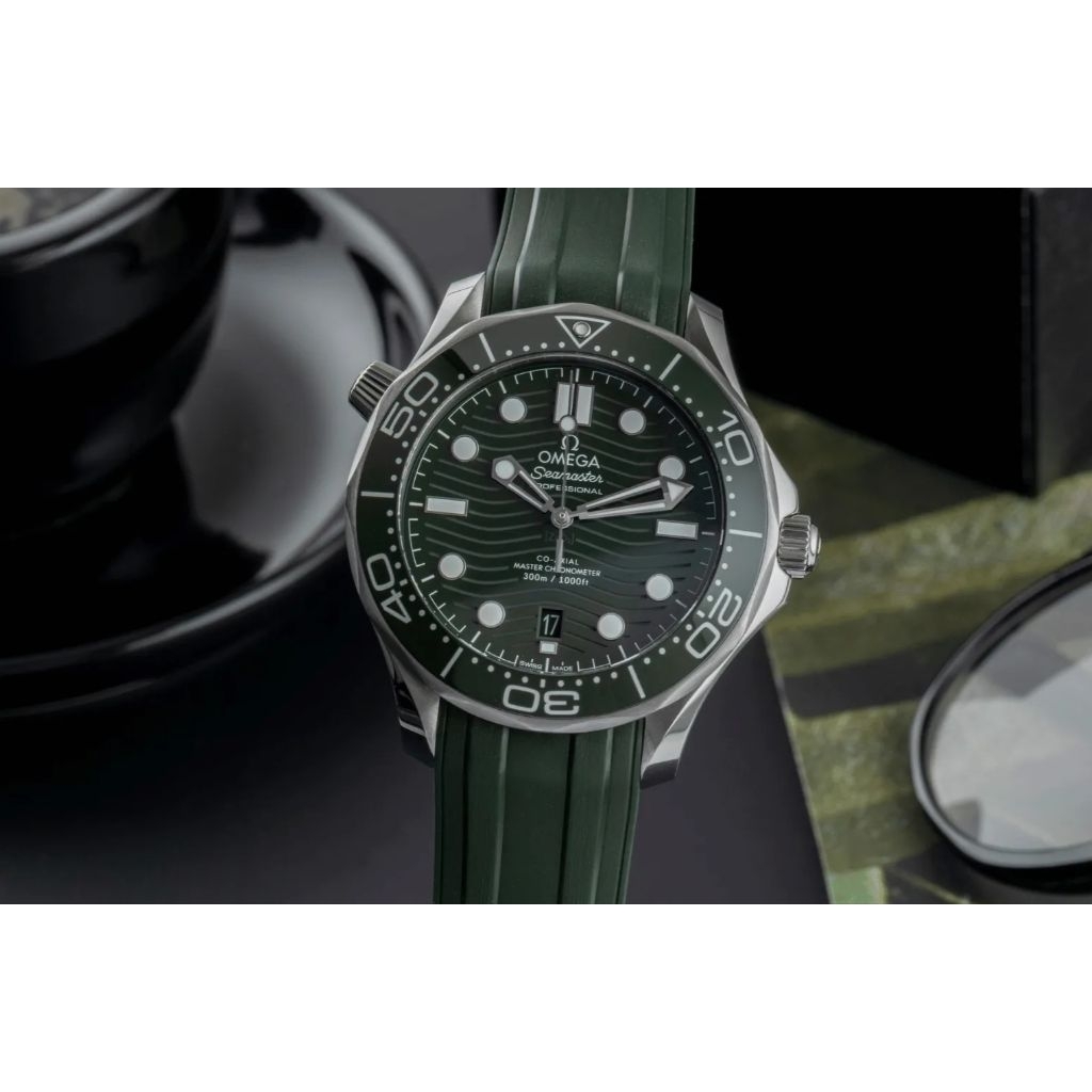 Omega Seamaster Diver Green Rubber 300m 210.32.42.20.10.001