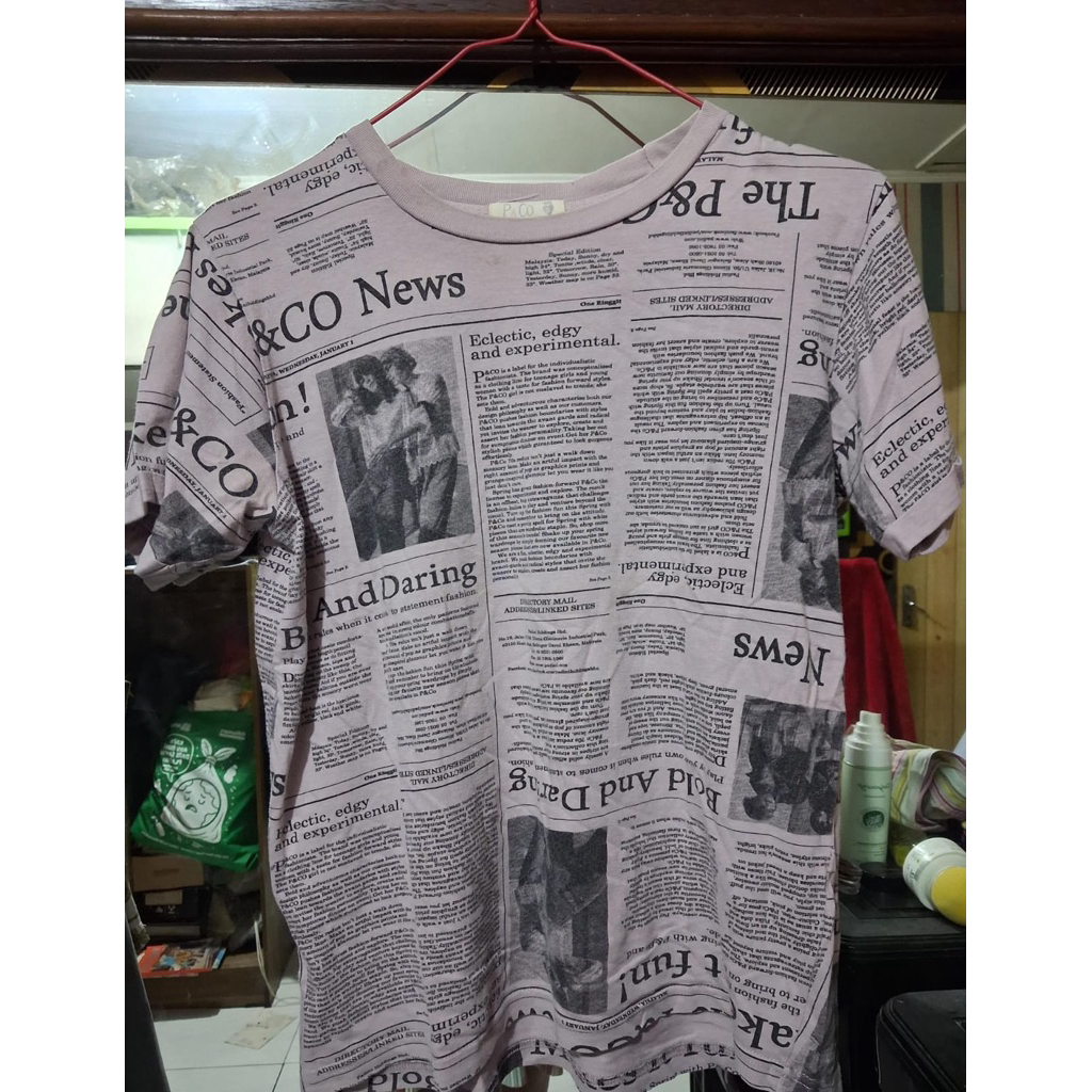 kaos wanita lengan pendek P&Co koran ungu || preloved