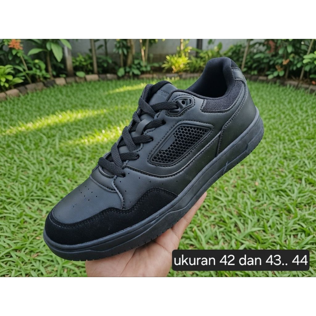 sepatu sekolah airwalk casual hitam polos