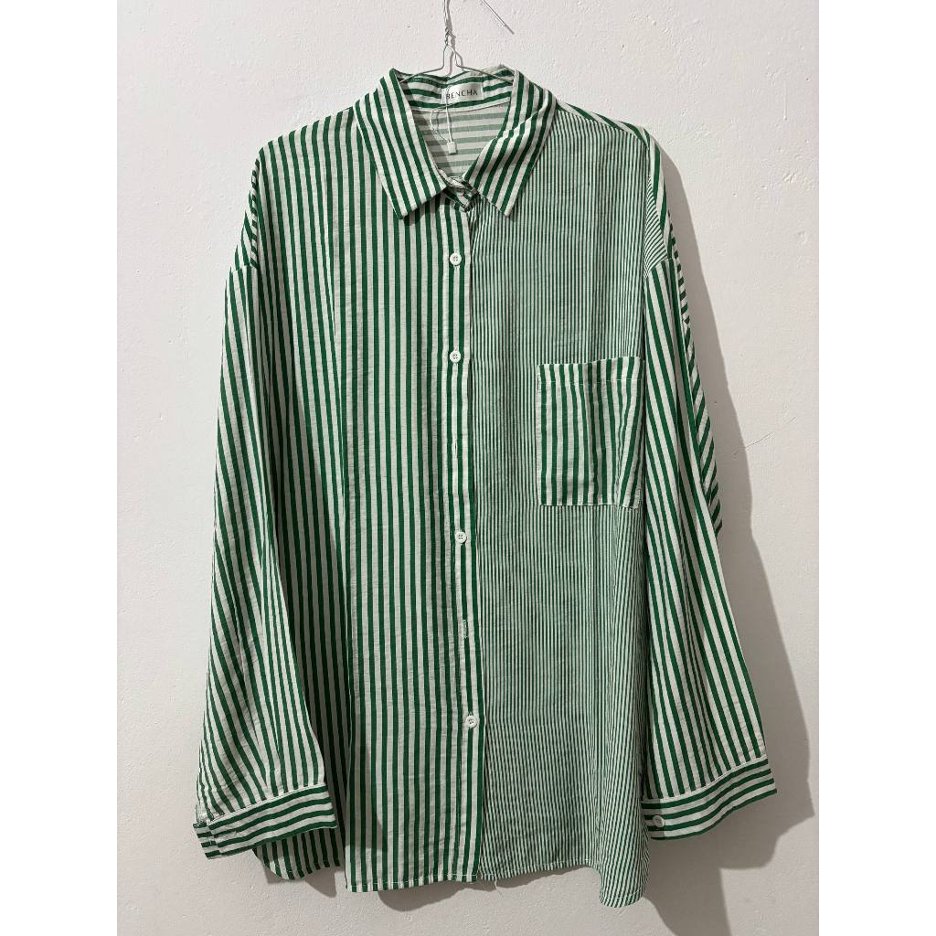 Preloved Kemeja Wanita Salur Jumbo Garis-Garis Warna Hijau Jumbo Bigsize