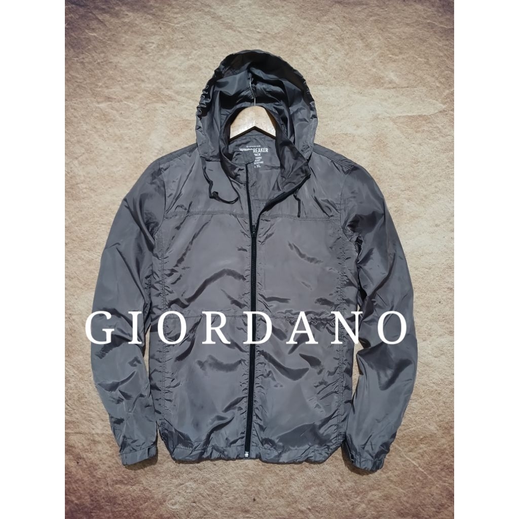 Jaket running GIORDANO tahan angin bekas pakai