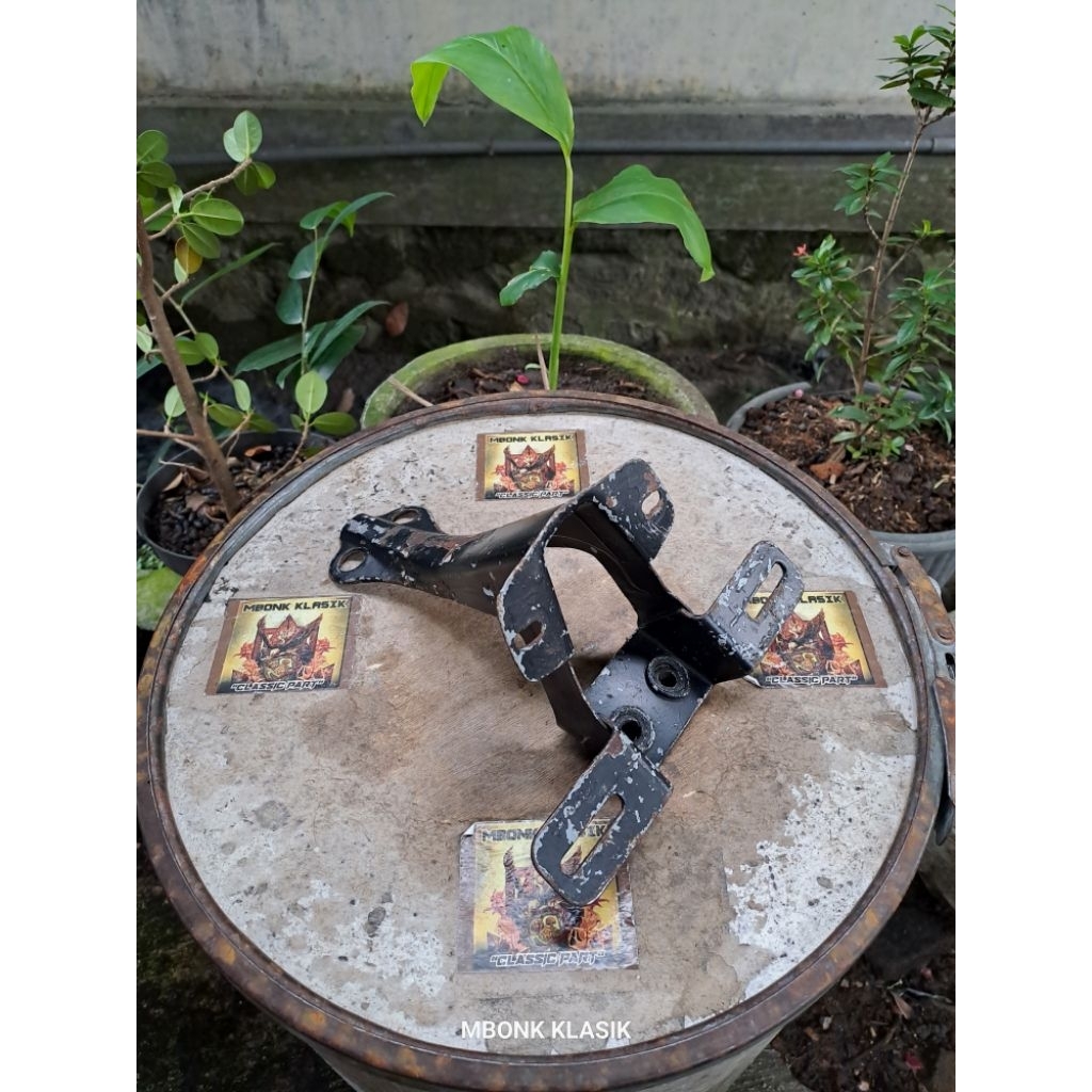 pangkon dudukan stoplamp kawasaki binter kh100 kh110 ORIGINAL pangkon stoplamp binter kh kh110 duduk