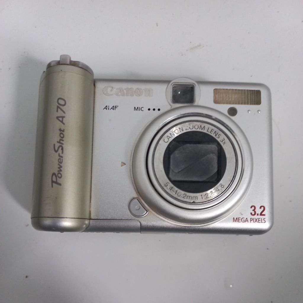 Canon A70,Kamera pocket bekas( Baca deskripsi)