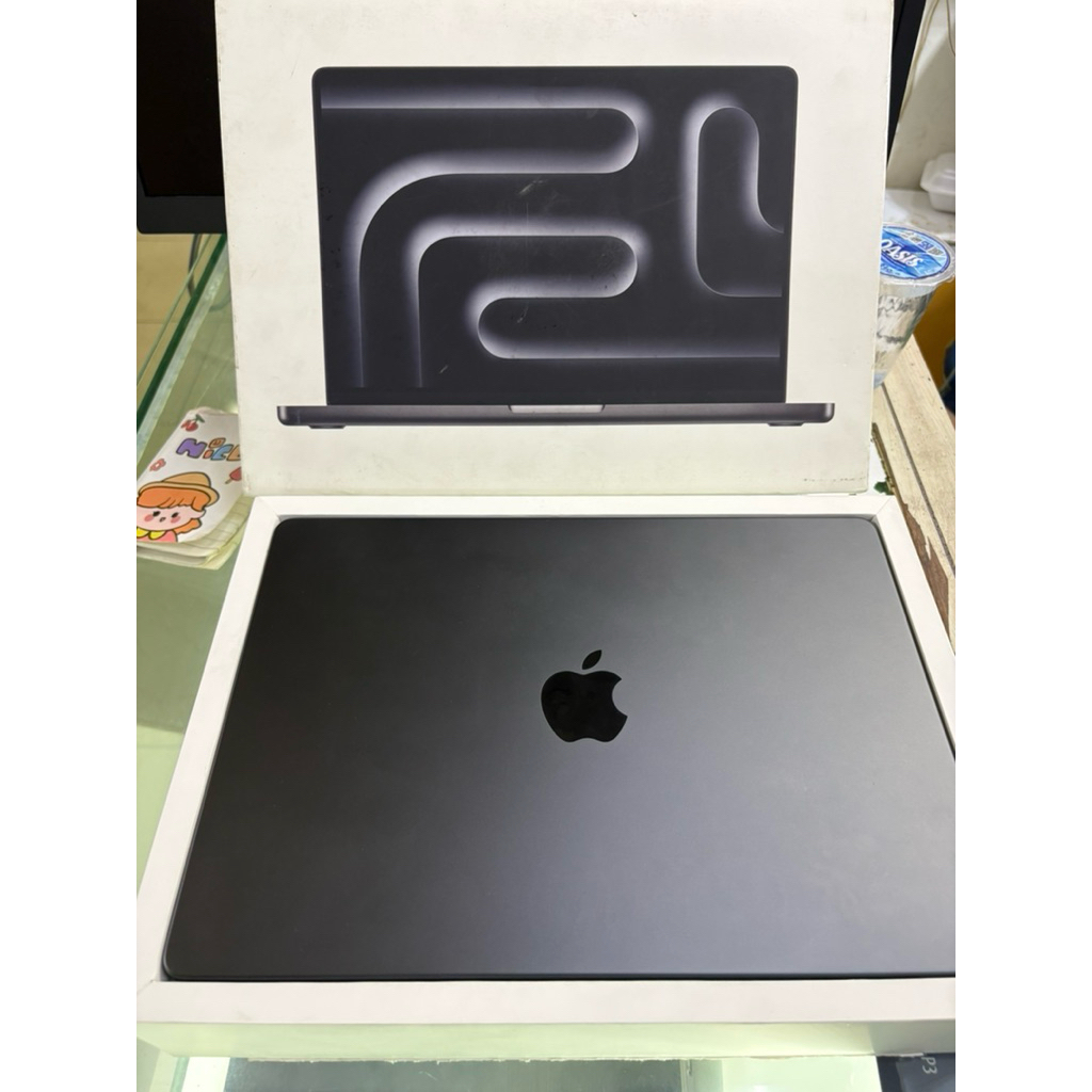 Macbook Pro M4 pro 14-inch ram 24GB /1TB bekas garansi inter