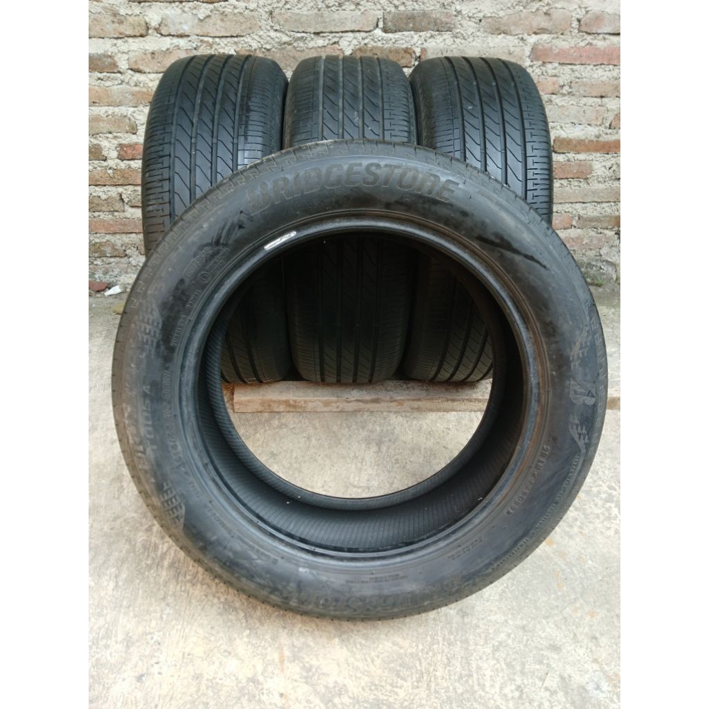 Ban Bridgestone 215/55 R17