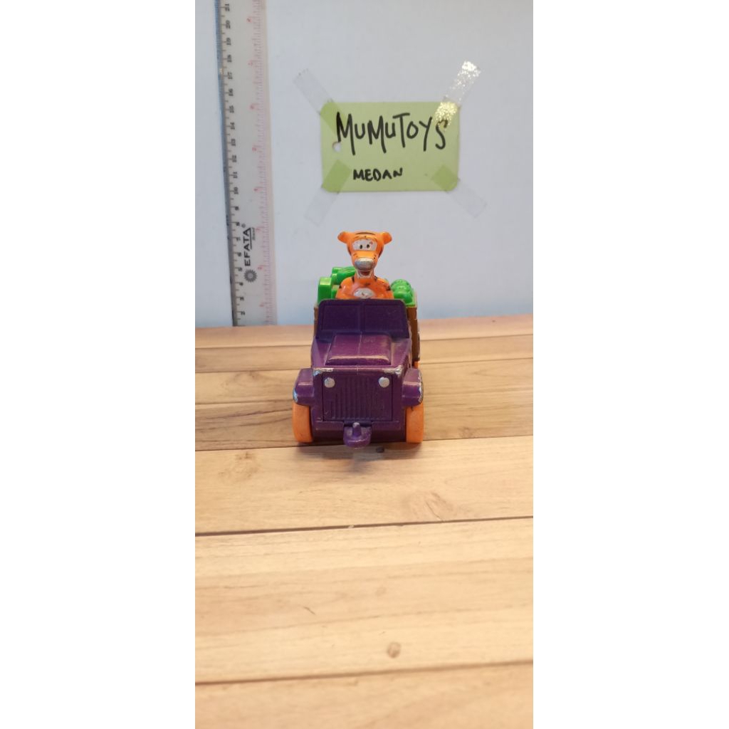 Mainan figure winnie the pooh