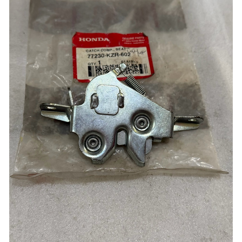 Lawan Kunci Pengunci Jok Vario Techno125 Ori AHM 77230KZR602