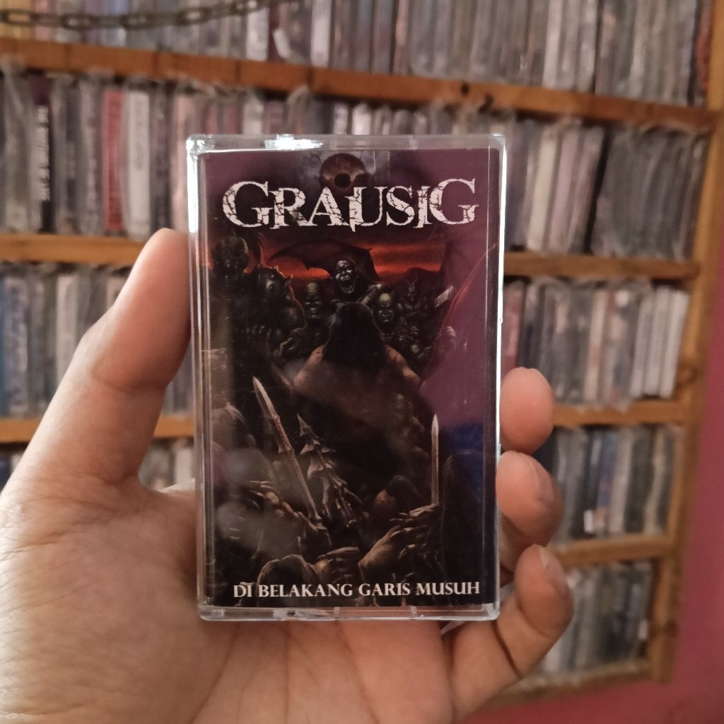Kaset Metal GRAUSIG - DIBELAKANG GARIS MUSUH