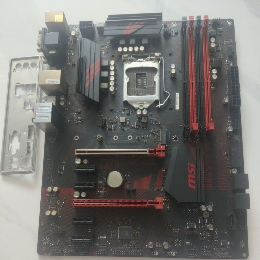 PAKET MOBO MSI Z370 GAMING PLUS + i7 9700